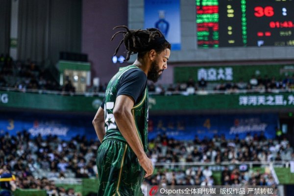 配资门户优选网 J.Cole首秀出战8分04秒三分5中0得分挂蛋！全场得到1板1助1犯！